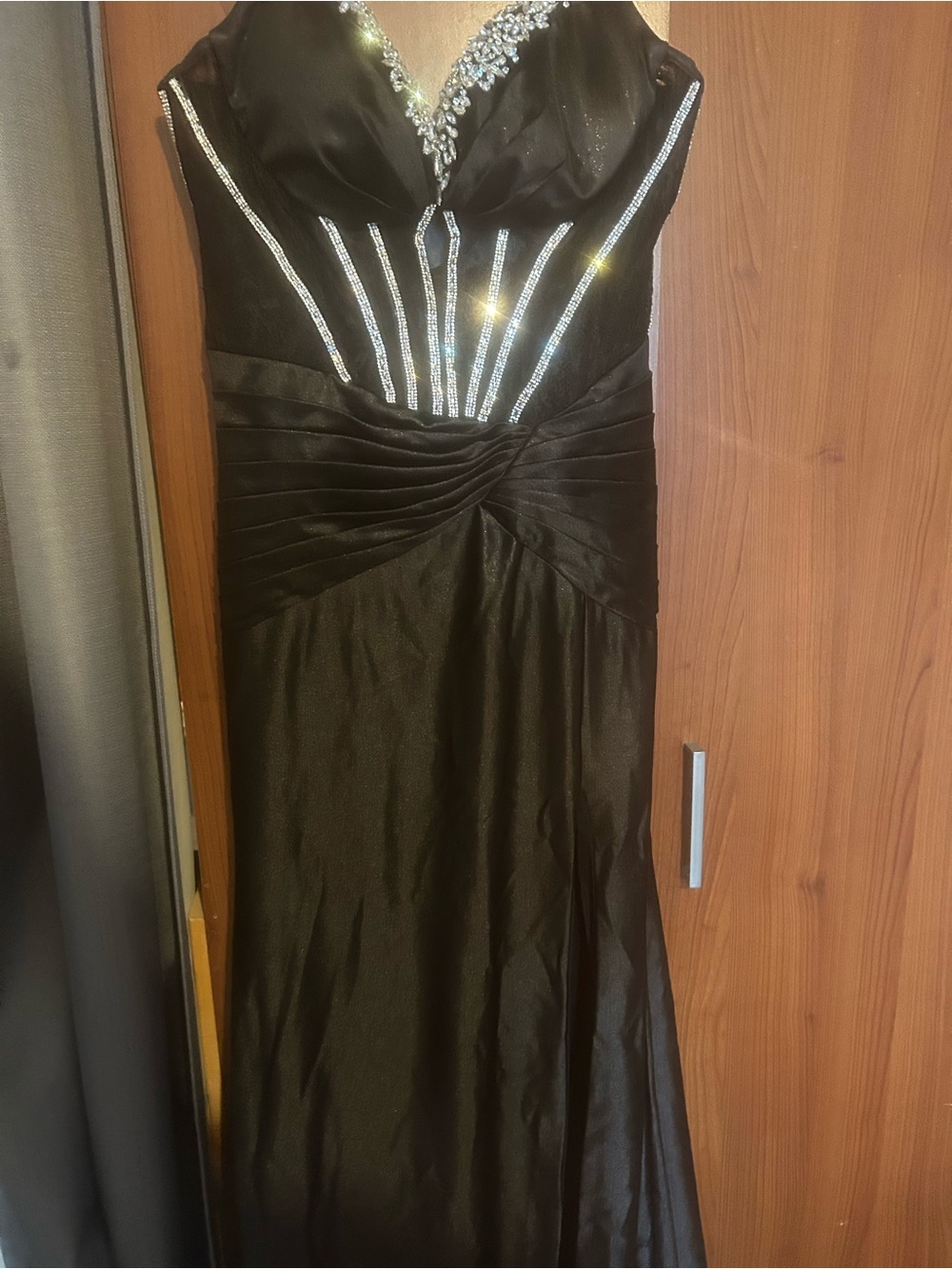 Elegant Black Evening Dress with Rhinestone Accents
